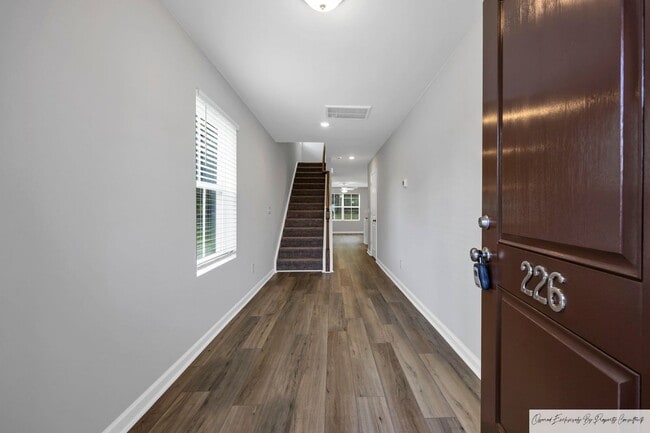 Photo - MODERN 3 BEDROOM IN LEXINGTON'S MURRAY VILLAGE