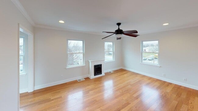 Photo - 302 19th St NE