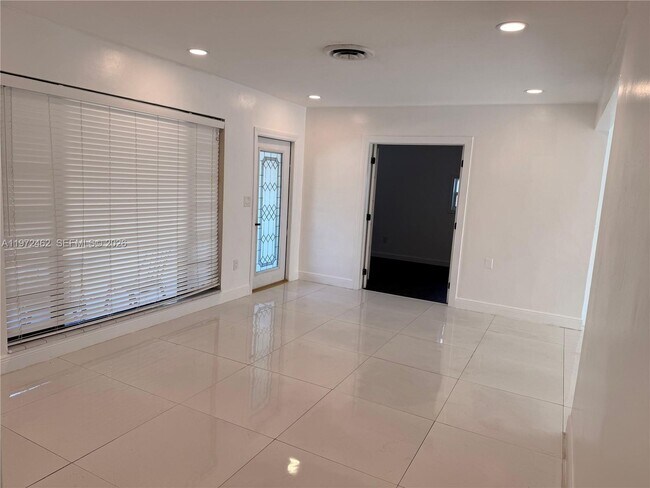 Photo - 2813 Bahama Dr