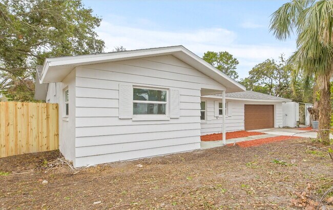 Photo - Home For Rent in Clearwater Manor!