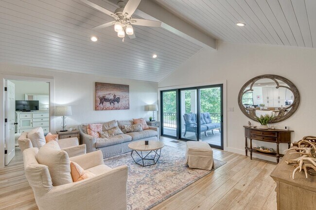 Photo - 3305 Close Call