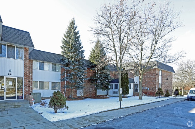 Photo - Garden Court Apartments