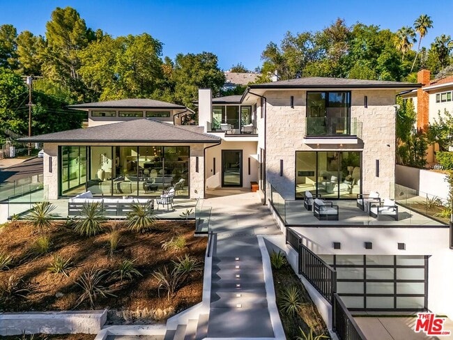 Photo - 16879 Mooncrest Dr