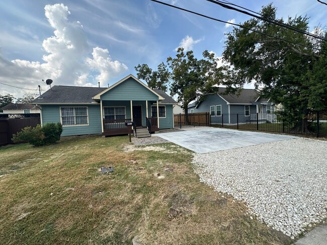 Photo - 7811 Helmers St