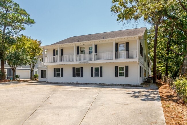 Building Photo - 403 71st Ave N