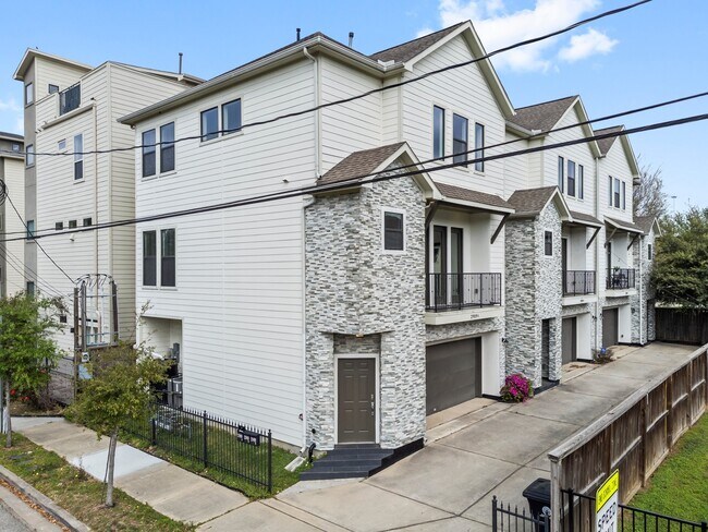 Photo - 2909 Gillespie St