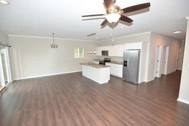 Photo - Spacious Single Family w/ Two Master Suites