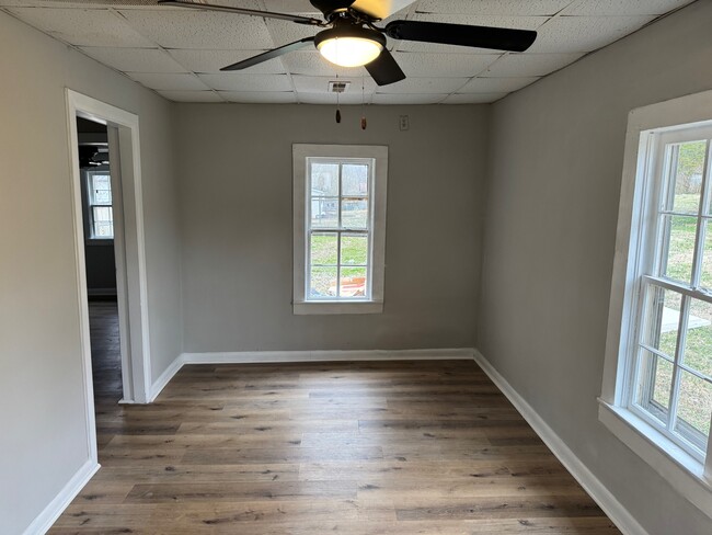 Photo - 410 Bowen Ave