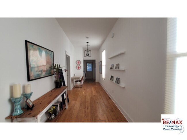 Photo - Fully Furnished Historic East Hill Cottage