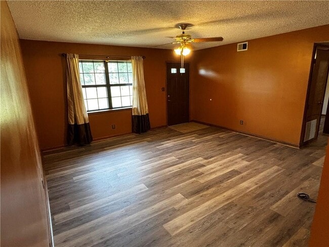 Photo - 6 Treva Ln