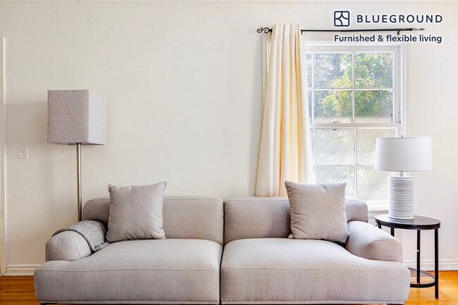 Photo - 136 S Roxbury Dr Unidad FL2-ID1349