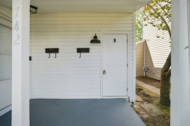 Photo - GORGEOUS REMODELED 1 BEDROOM APARTMENT IN HISTORIC PORT NORFOLK! Unit B