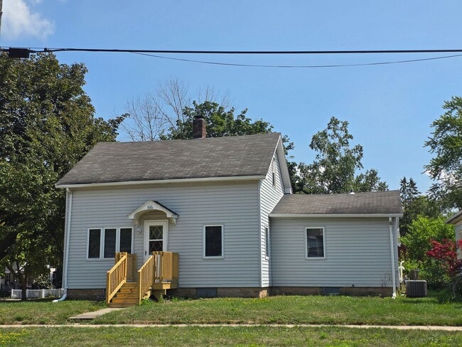 Building Photo - 616 N State St