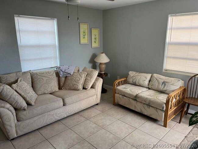 813 9th Ave N Unit B