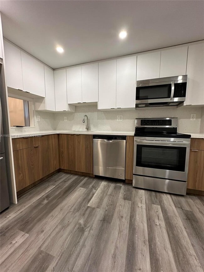 Photo - 450 Commodore Dr Unit 310