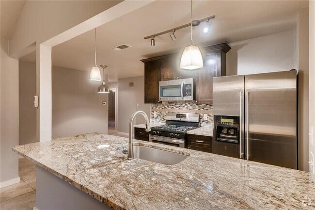 Building Photo - 2000 Brookhill Dr Rental