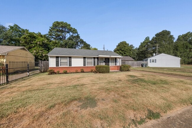 Photo - 995 Avon Rd
