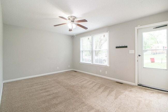 Photo - 398 Louise Ln
