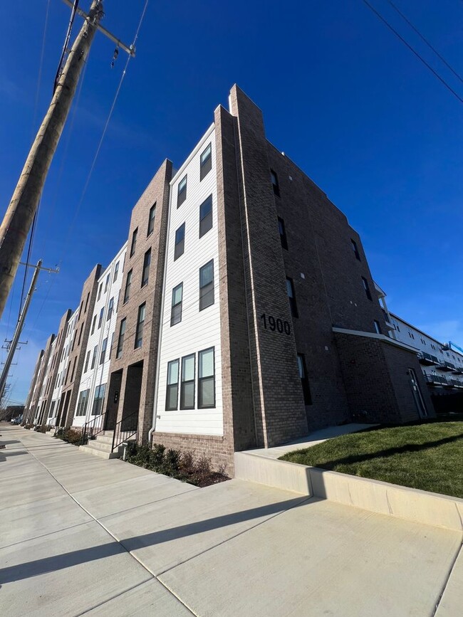 Photo - 1900 Roseneath Rd Townhome