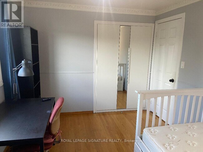 Photo - 72 Whitehorn Crescent