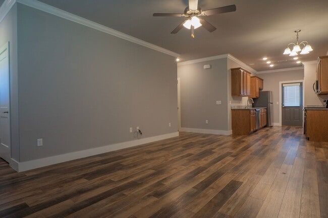 1915 Booker Cir
