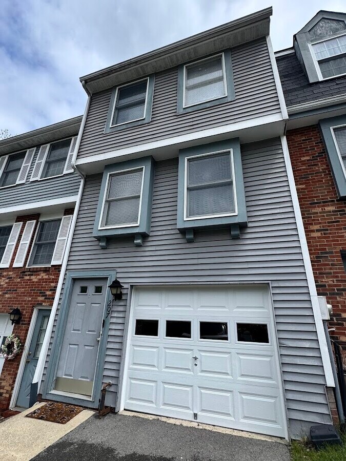 Photo - 207 Shadowlawn Cir