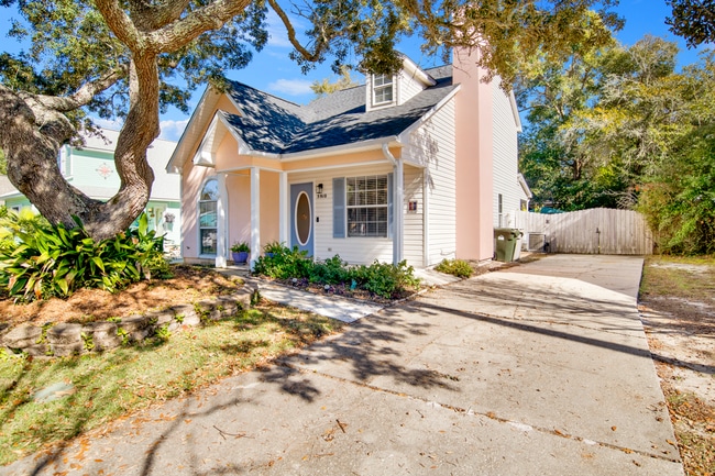 Building Photo - Innerarity Point Living at an Affordable Cost!