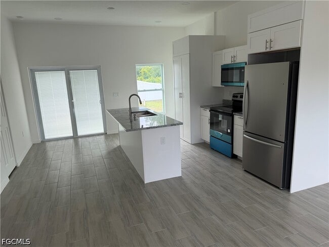 Photo - 2620 57th St W