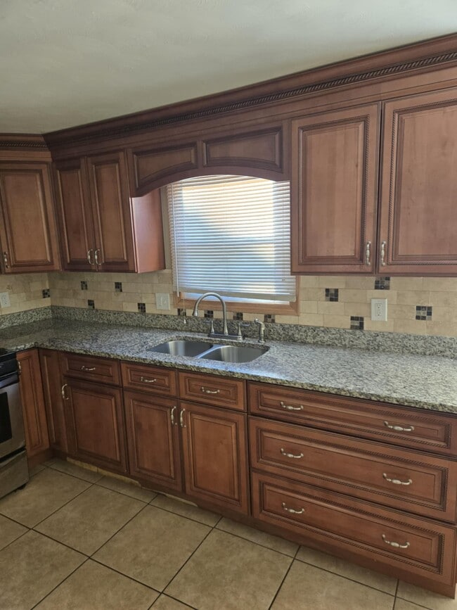 Building Photo - 144 Osgood Ave Unit 1st floor