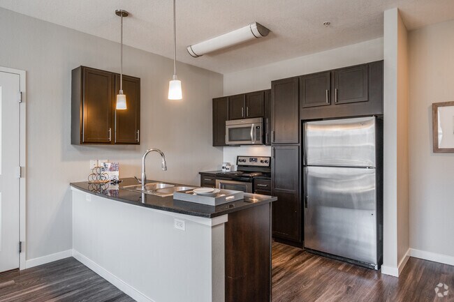 1 BR, 1 BA - 630 SF