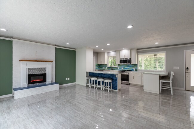 Photo - 29889 Riverview Dr