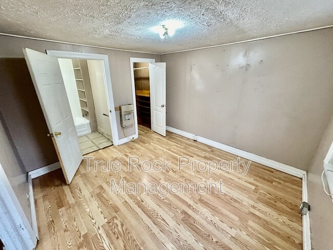 Photo - 516 1/2 E 14th