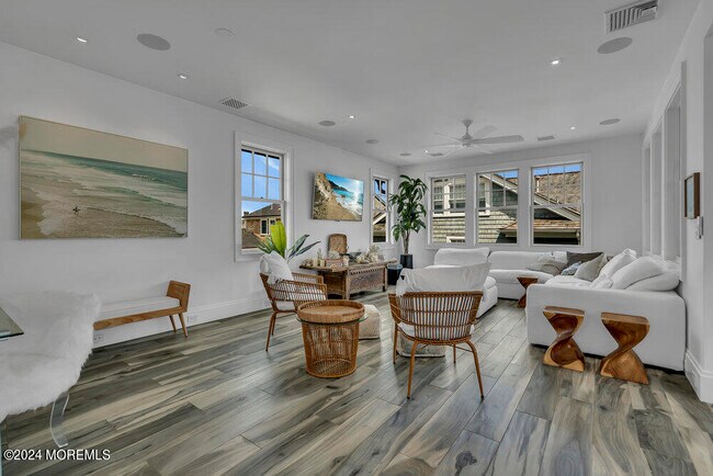 Photo - 985 Ocean Ave