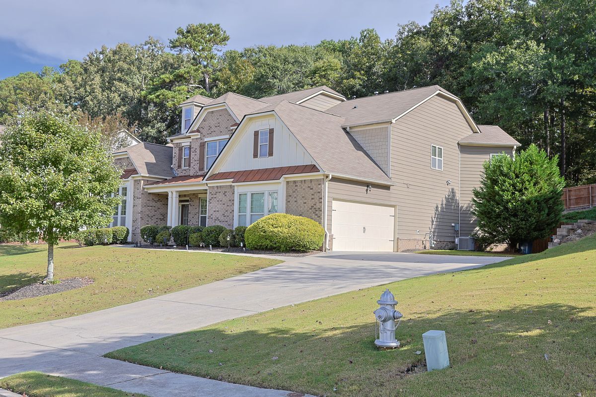 Photo - 2236 Caledonia Dr SE