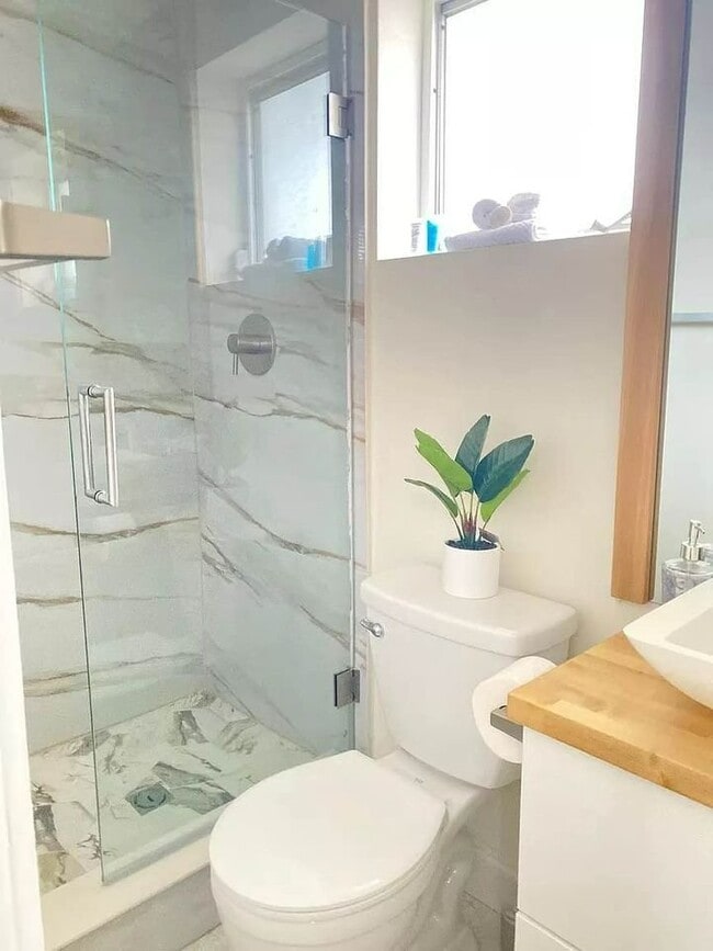 Photo - 1523 NE 51st St Unidad ROOM B1