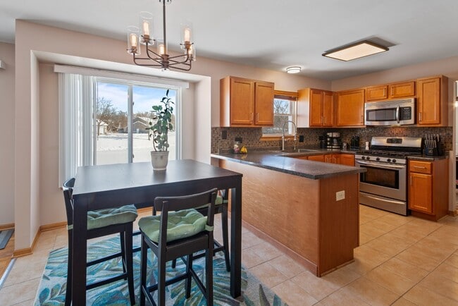 Photo - 4 Bed / 2.5 Bath Single-Family Home for Rent in Mundelein | Available ASAP