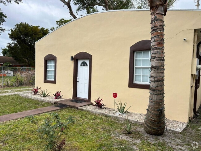 Building Photo - 1442 NW 61st St Rental