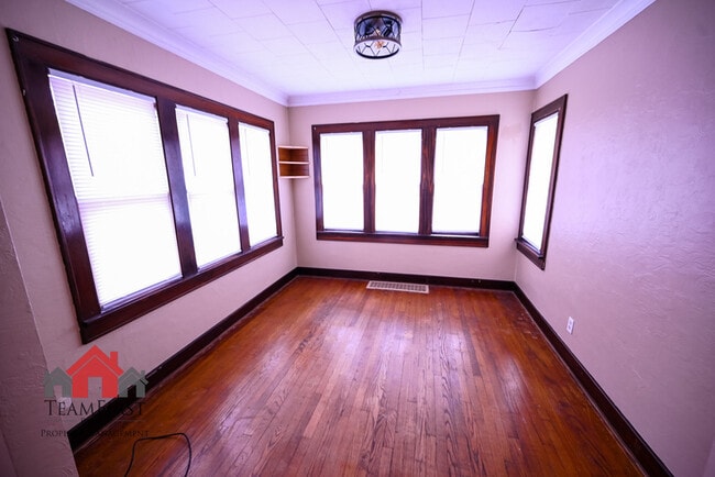 Photo - 1232 Eliza St