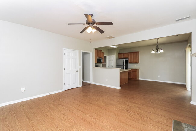 Photo - 503 Millside Tr