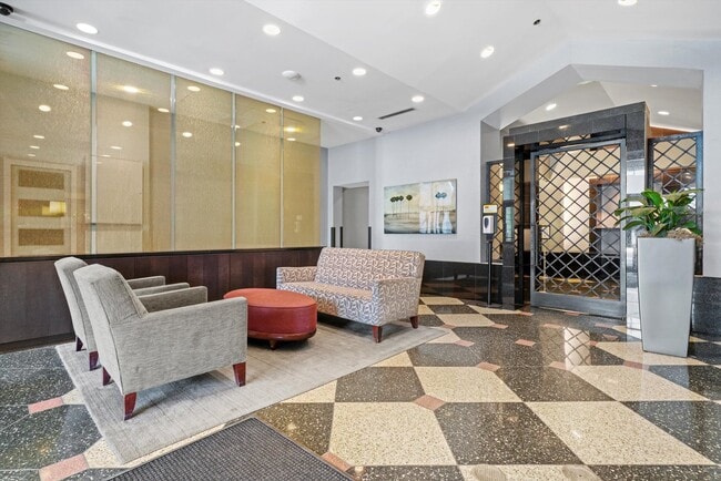 Photo - 111 W Maple St Unidad 3201