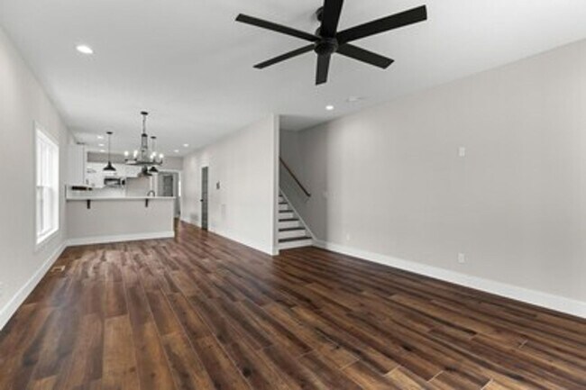 Photo - 270 W Main St
