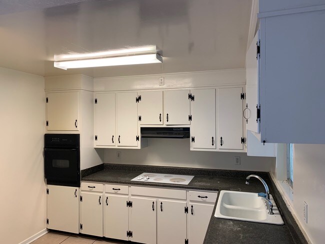 Kitchen - 127 W Palmetto Ave