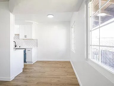 901 Centinela Ave
