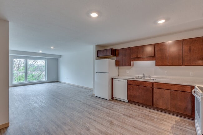 Kitchen - Blooming Meadows North Rental