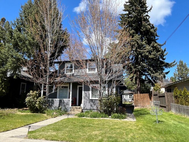 Building Photo - Updated Downtown Bend Studio - McCoy Apartments Unit 4