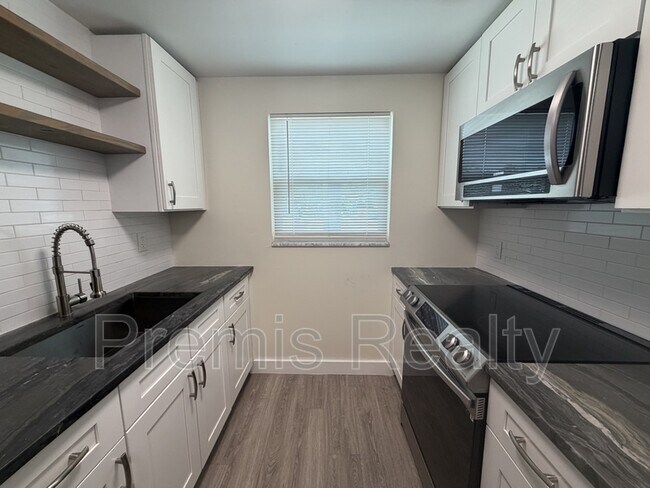 Photo - 2028 N Betty Ln