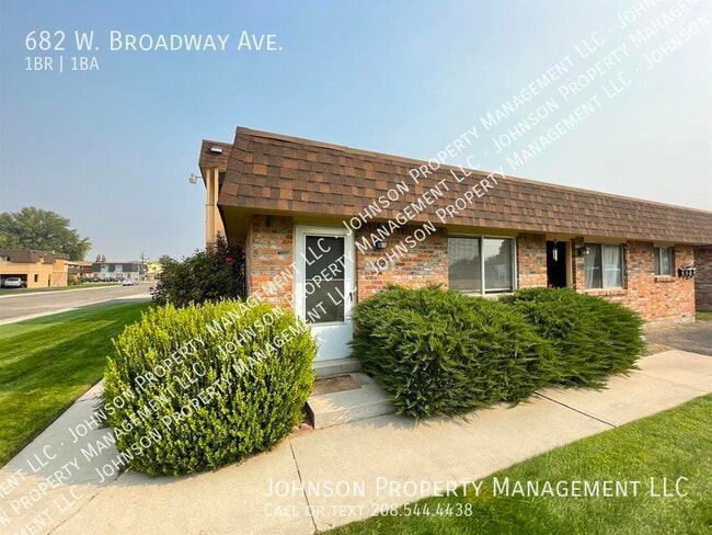 682 W Broadway Ave