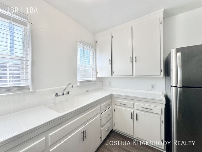 5946 Melrose Ave Unit 3