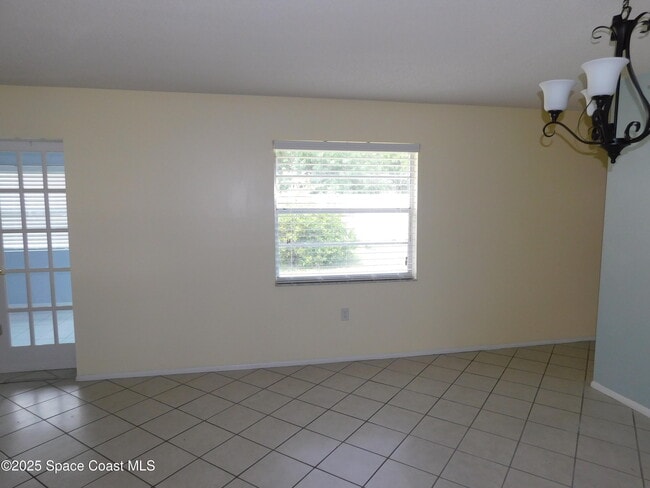 Photo - 220 Maureen Ave
