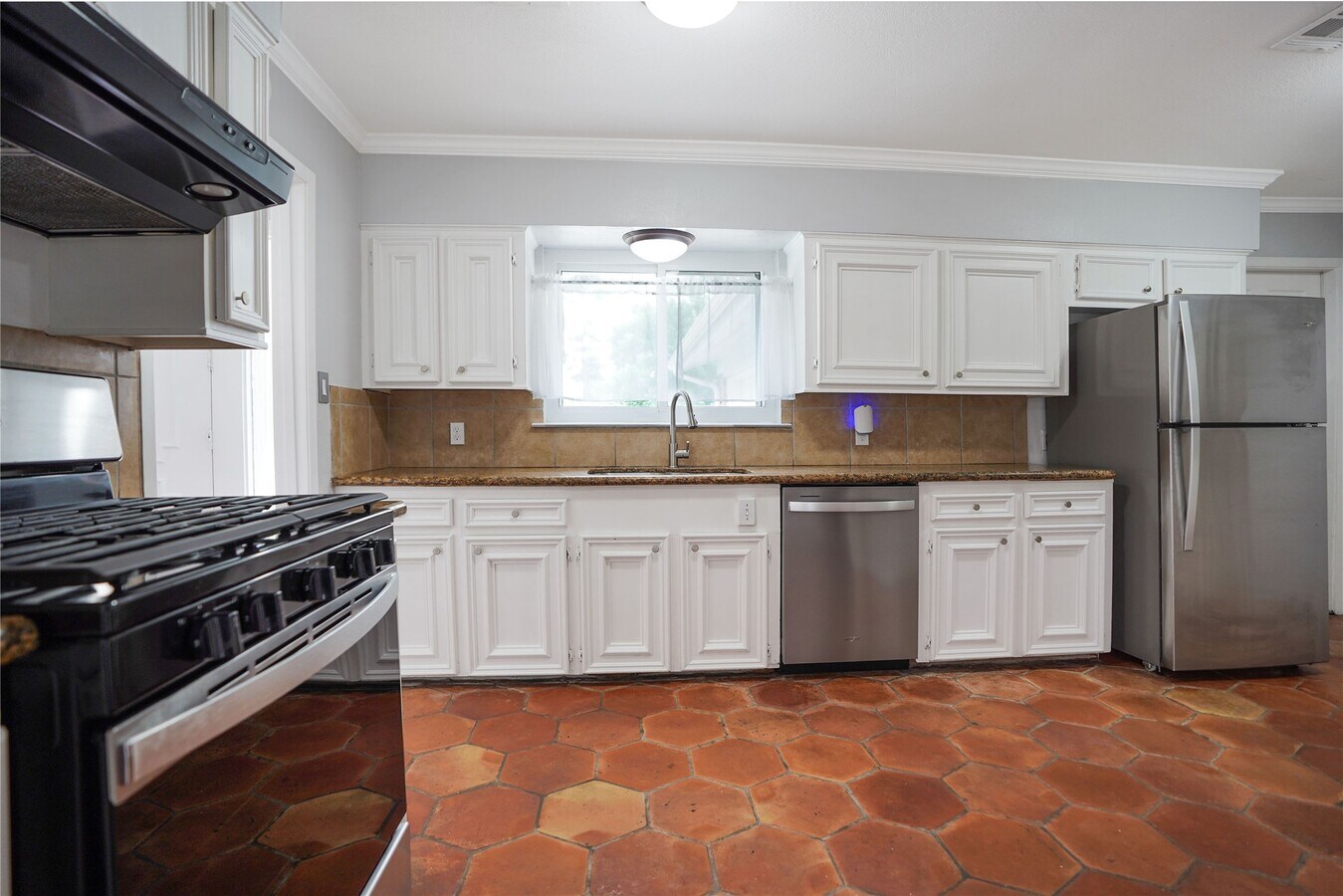 Photo - 10010 Westview Dr